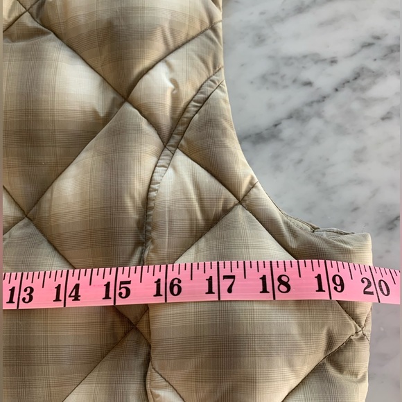 Eddie Bauer tan plaid puffer vest with adjustable side straps light & airy Med - Picture 14 of 16